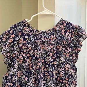 1.State NWT Women’s Floral Blouse with flutter sleeves
